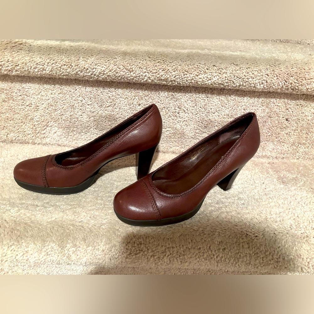 Elegant Brown Women's Heels